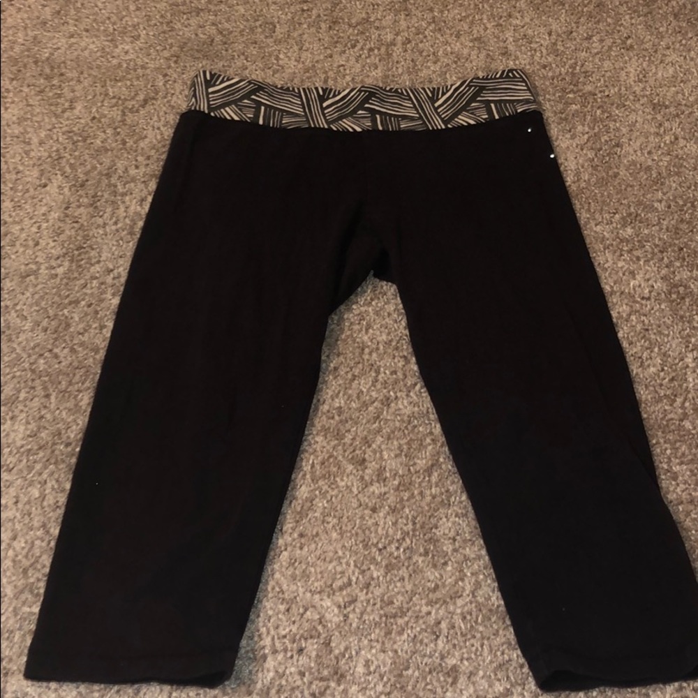 Black cropped leggings